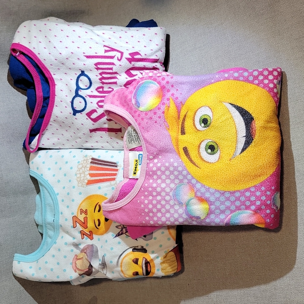 Three two pieces pajamas sets size 7/8 Emoji & Harry Potter